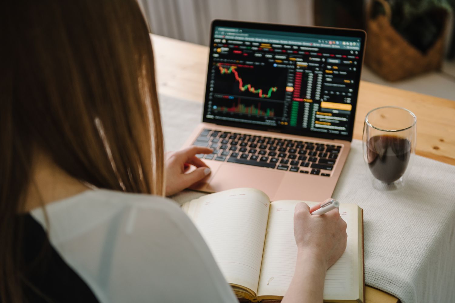 Platform Trading Broker Forex: MetaTrader 4/5, cTrader, dan Fitur yang Harus Kamu Kenali